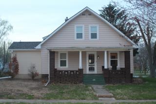 208 Sangamon St, Mahomet, IL 61853-9216