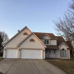 1017 Mandalay Ct, Naperville, IL 60563-1980