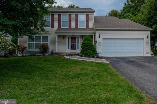 13117 Holly Leaf Ct, Woodbridge, VA 22192-3827