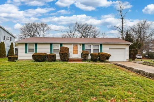 15 King Arthurs Ct, Bridgewater, NJ 08807-2823