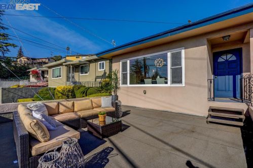 17300 Robey Dr, Hayward, CA 94546-3857