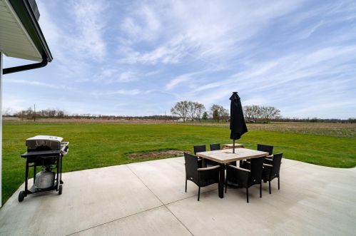 2536 Moorefield Rd, Springfield OH  45502-8209 exterior