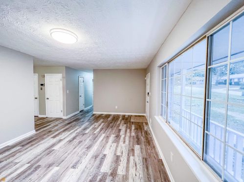 3267 Creekwood Dr, Rex GA 30273-2117 exterior