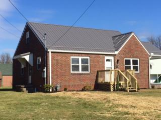 211 39th St, Parkersburg, WV 26105-1727
