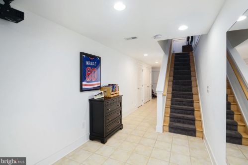 764 19 St, Philadelphia PA 19130-2001 exterior