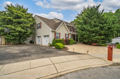 3 Camelot Ct, Lacey Township, NJ 08734-2200