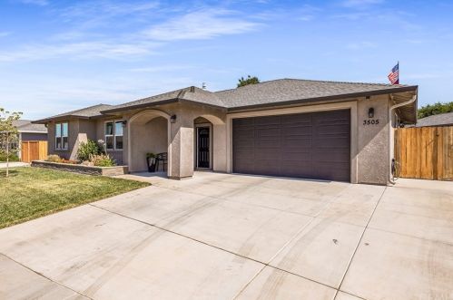 3505 Rogue River Dr, Chico, CA 95973