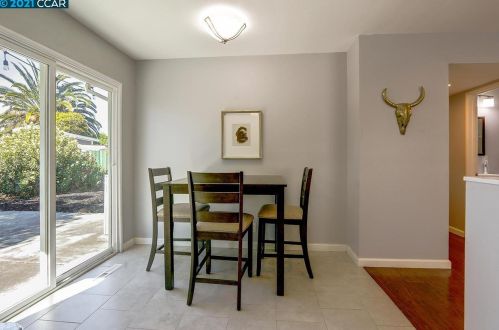 1307 Sunshine Dr, Concord CA  94520-4038 exterior