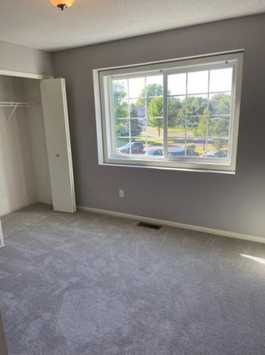2093 Gresham Ave, Saint Paul MN  55128-4409 exterior
