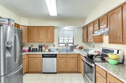 2602 Lk Vly Dr, Garland TX 75040-2817 exterior