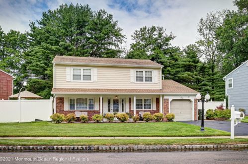 28 Croman Ct, Hazlet, NJ 07730-2019