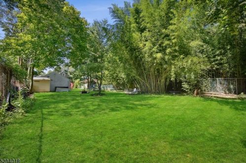 9 Crestmont Rd, Town Center NJ  07052-1601 exterior