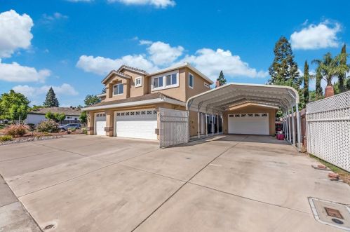 8962 Camden Dr, Elk Grove, CA 95624-3012