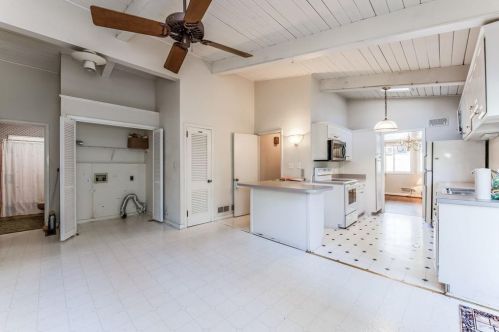 6227 Hunting Creek Rd, Atlanta GA  30328-3322 exterior