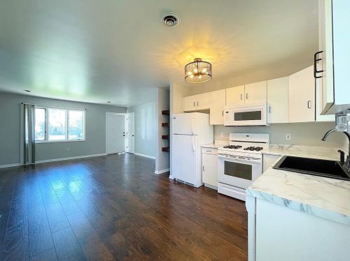 140 Meadows Cir, Crown Point IN  46307-8648 exterior