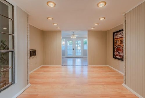 1939 Rambling Rdg Ln, Carrollton TX 75007-3154 exterior