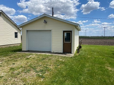 207 Maple St, Roberts, IL 60962-7904