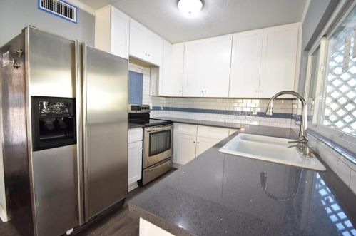 2027 Meadfoot Rd, Carrollton TX  75007-3124 exterior