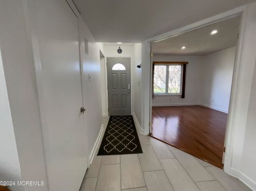 72 Greenwood Dr, East Freehold, NJ 07728-4009