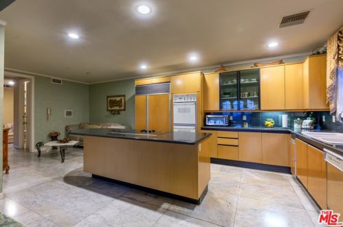 3334 Oakmont Vw Dr, Glendale CA  91208-1158 exterior