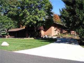 2975 Rockford Dr, Columbus, OH 43221-5012