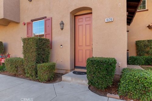 1628 Perennial Ct, Perris, CA 92571-3754