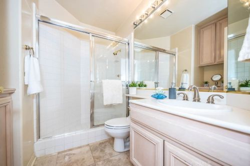 7551 Hollow Oak Rd, Anaheim CA  92808-1429 exterior