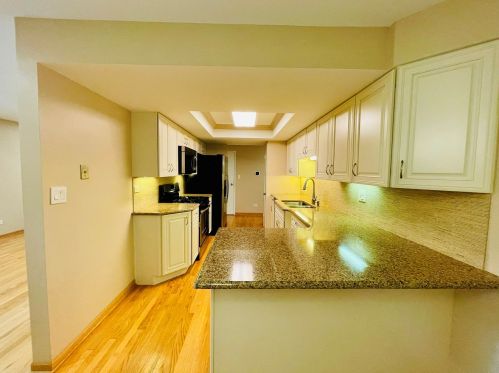 1730 Arlington Heights Rd, Arlington Hts, IL 60005-3727