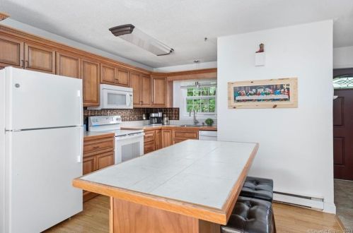 65 Athol St, Killingly, CT 06239-1907