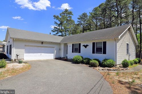 1555 Dee Rd, Lacey, NJ 08731-3411