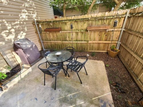 5014 Cedar Springs Rd, Dallas TX  75235-8773 exterior