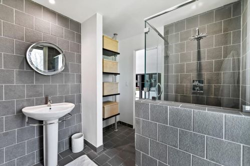 5890 Hilderbrand Dr, Atlanta GA  30328-5149 exterior