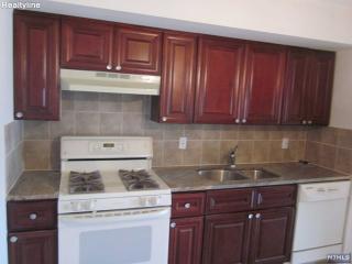 5 Aspen Ct, Paramus NJ  07652-3301 exterior