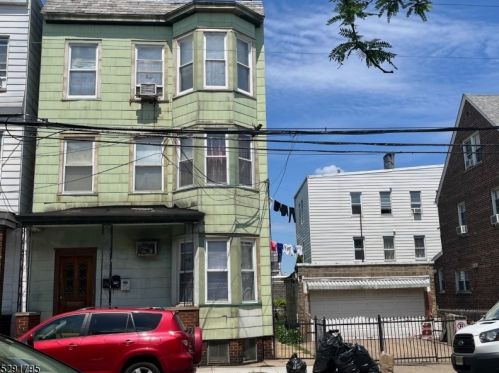 247 Lafayette St, Newark, NJ 07105-2142
