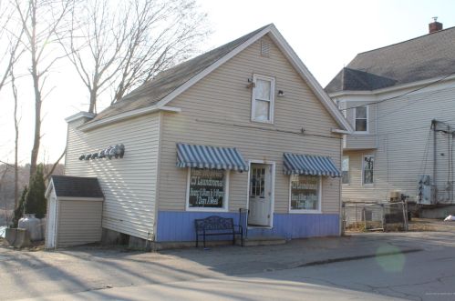 39 Washington St, Augusta, ME 04330-4242