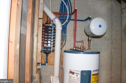 204 Walnut St, Hanover PA 17331-2534 exterior