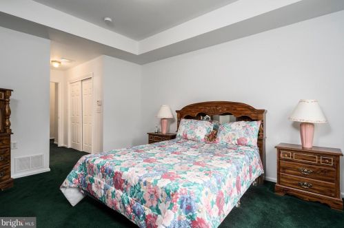 117 Meadowlark Dr, Trenton NJ  08690-3547 exterior