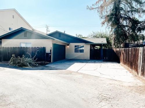 122 James St, Modesto, CA 95354-2615