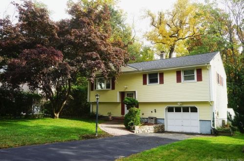 5 Sheila Ct, Norwalk, CT 06851-3423