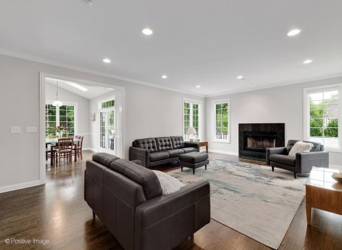 330 55th St, Willowbrook IL  60514-3015 exterior