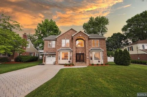 200 Beech Dr, River Edge, NJ 07661-1110