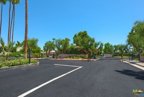 2230 Sunshine Cir, Palm Springs, CA 92264-8256