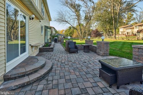 16 Ronit Dr, Trenton NJ 08628-2225 exterior