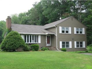 38 Tewksbury Rd, Hampstead, NH 03841-2318