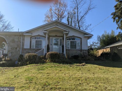 3022 Kadala Pl, Falls Church, VA 22042-1810