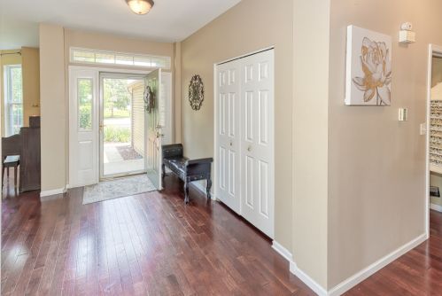 2748 Berman Rd, North Aurora, IL 60542-2045
