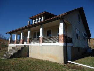 272 Martin Carmack Ln, Harrogate, TN 37752-5105
