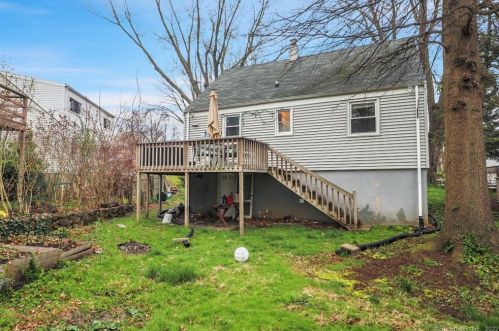 2 Glasser St, Norwalk CT  06854-4122 exterior