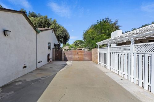 3687 Roslyn St, Riverside CA  92504-3536 exterior