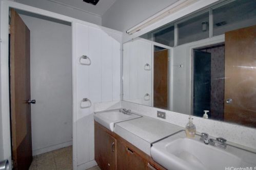 1804 Waiola St, Honolulu HI  96826-2687 exterior